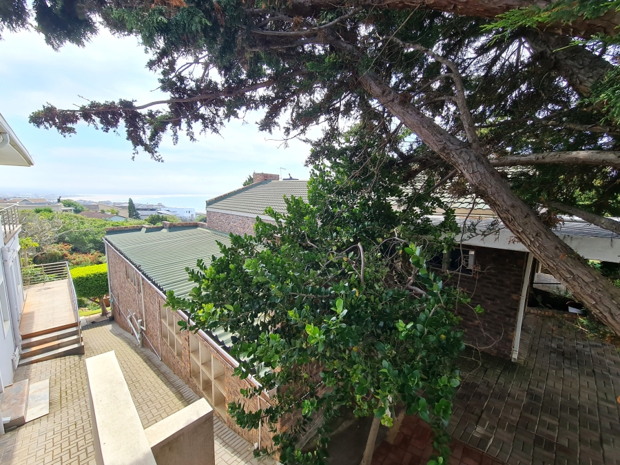 4 Bedroom Property for Sale in Wavecrest Eastern Cape